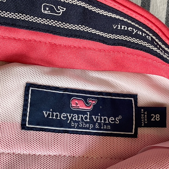 Men's Vineyard Vines shorts in great condition, size 28. - Picture 2 of 3